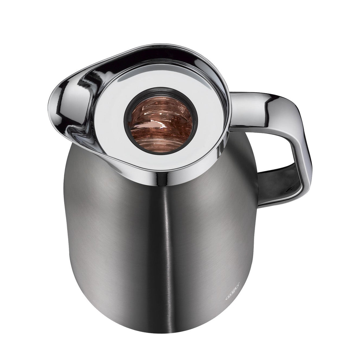 Hand opent de drukknop van een alfi Skyline thermoskan