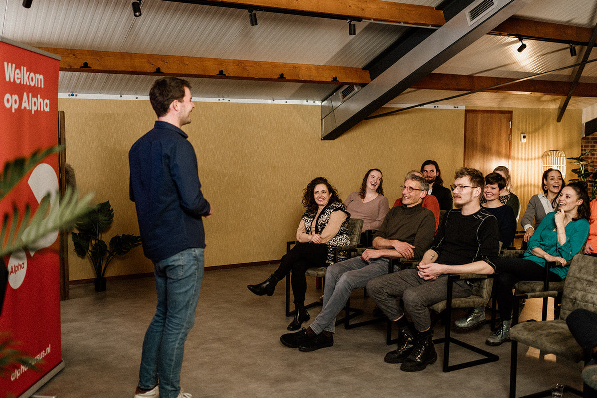Deelnemers in gesprek tijdens een Alpha-avond (foto: Alpha Nederland)
