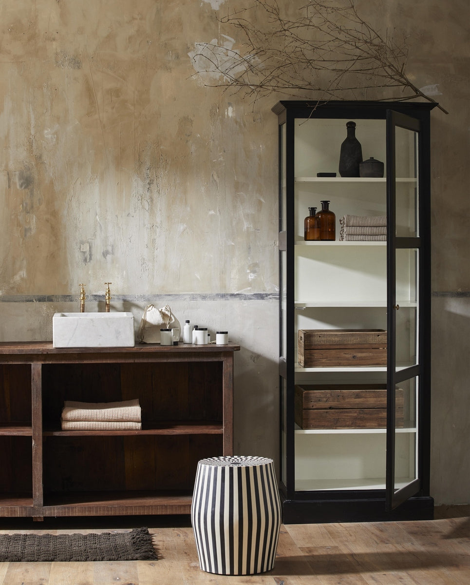 Badkamer met spa-sfeer ingericht met Nordal accessoires