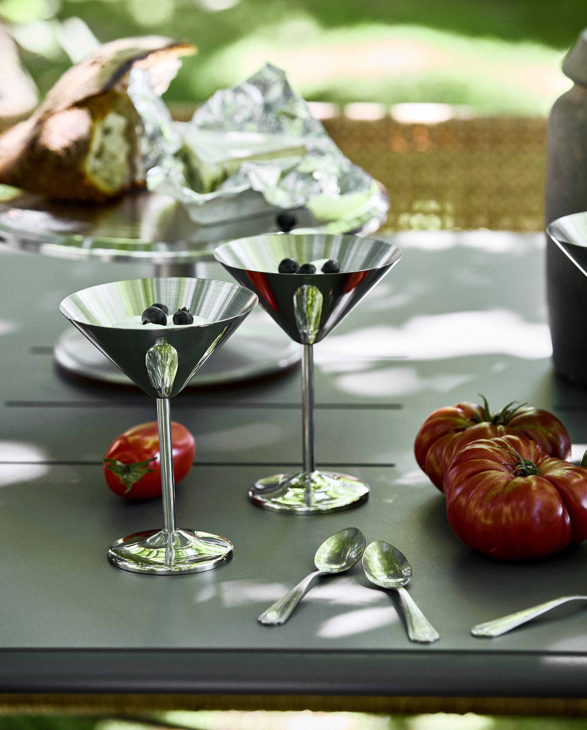 Nordal LUMERA cocktailglas met chroomfinish voor een alcoholvrije mocktail