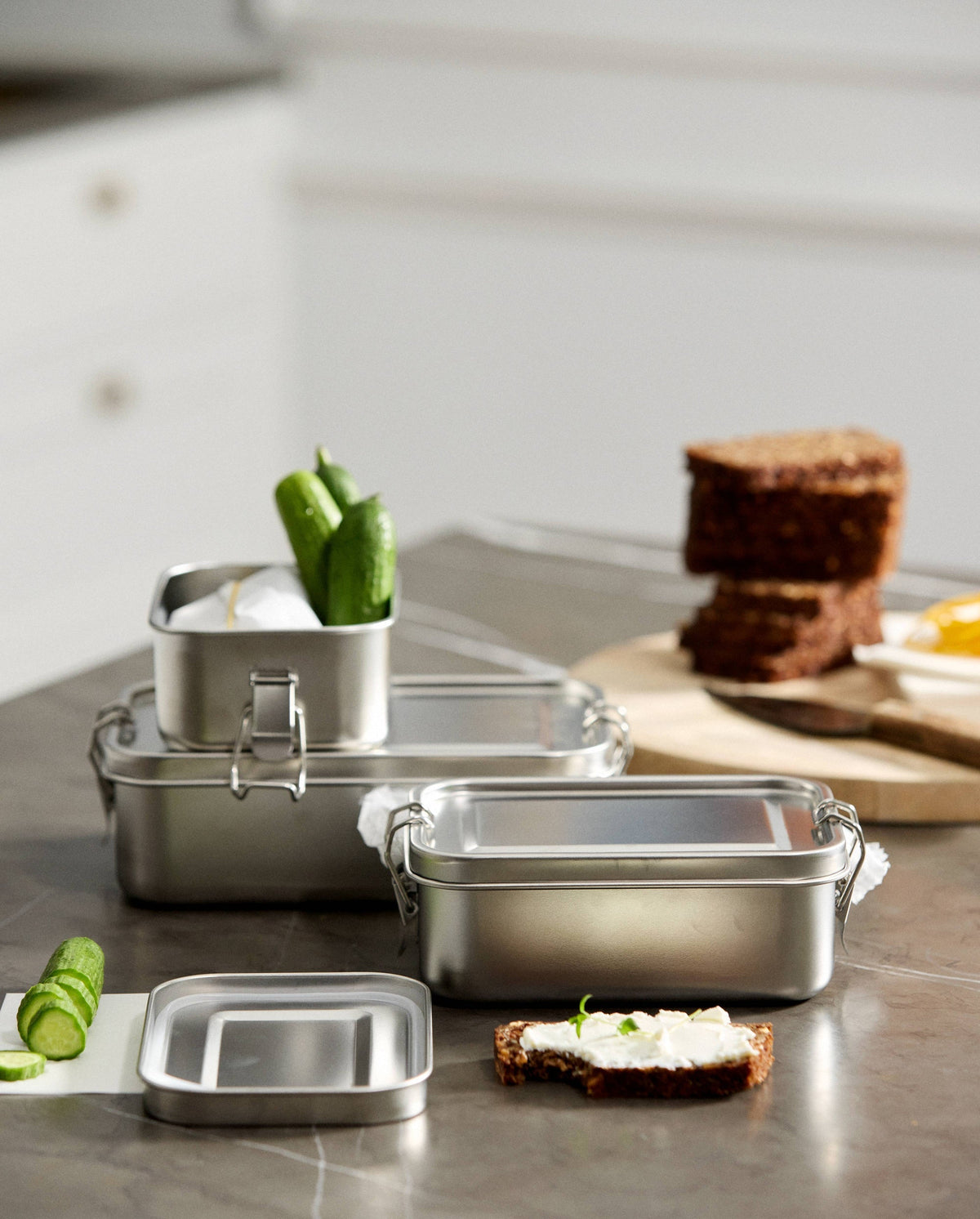Nordal lunchbox van RVS met een zelfgemaakte lunch voor een dagje uit